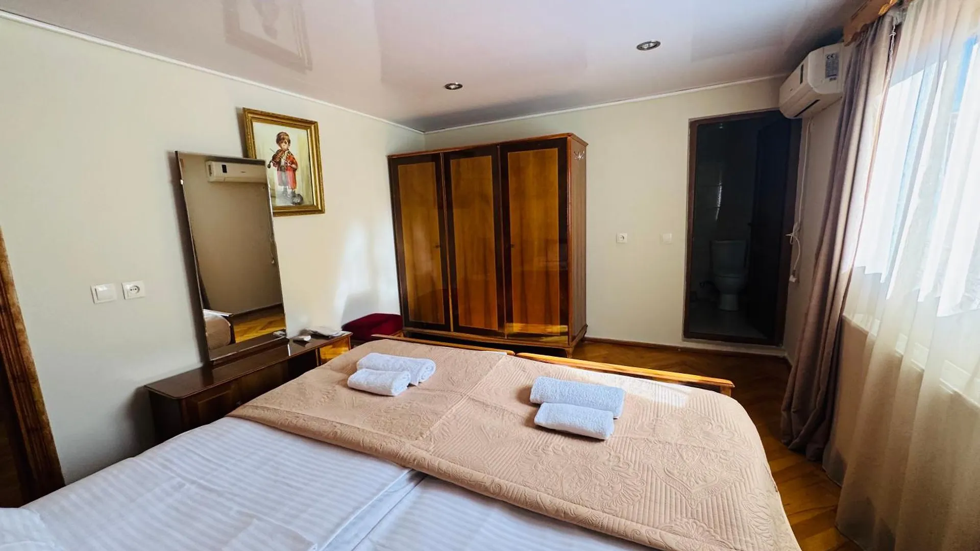 Spacious 5Br Private Home In Old Batumi