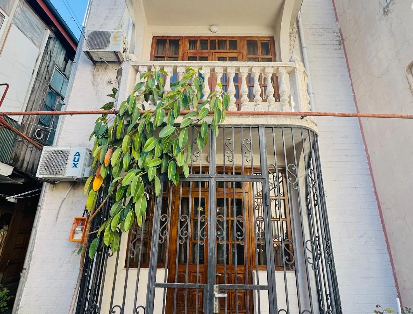 Spacious 5Br Private Home In Old Batumi 0*,
